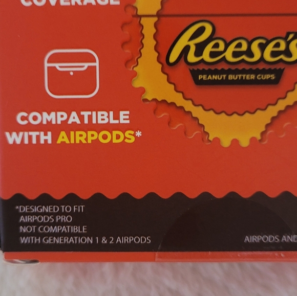 Reese's AirPod Pro Case with Carabiner - Picture 3 of 4